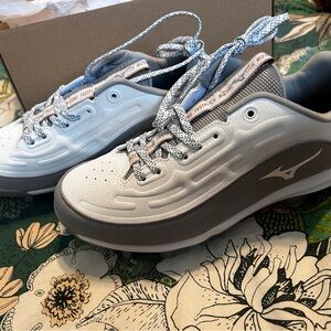 Women’s Mizuno Softball Cleats